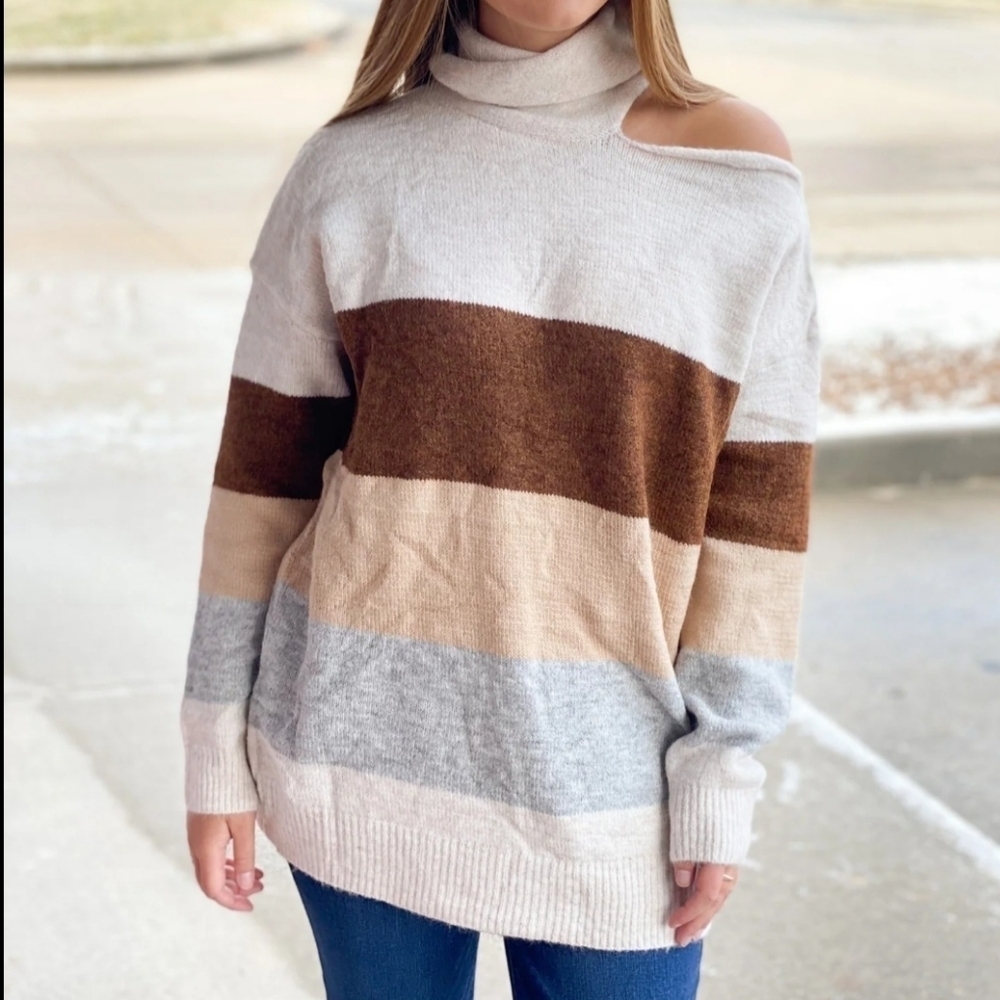 Boutique SoHo Small Colorblock Cutout Shoulder Sweater